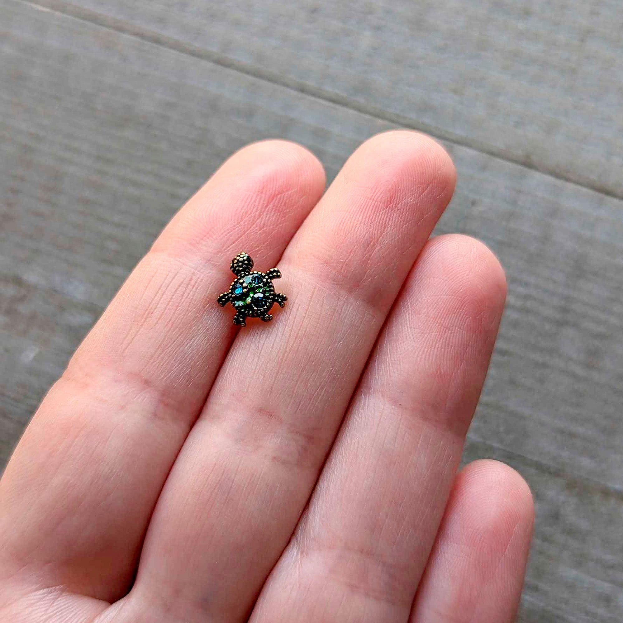 16G 1/4 Blue Gem Gold Hue Sweet Sea Turtle Cartilage Tragus Earring