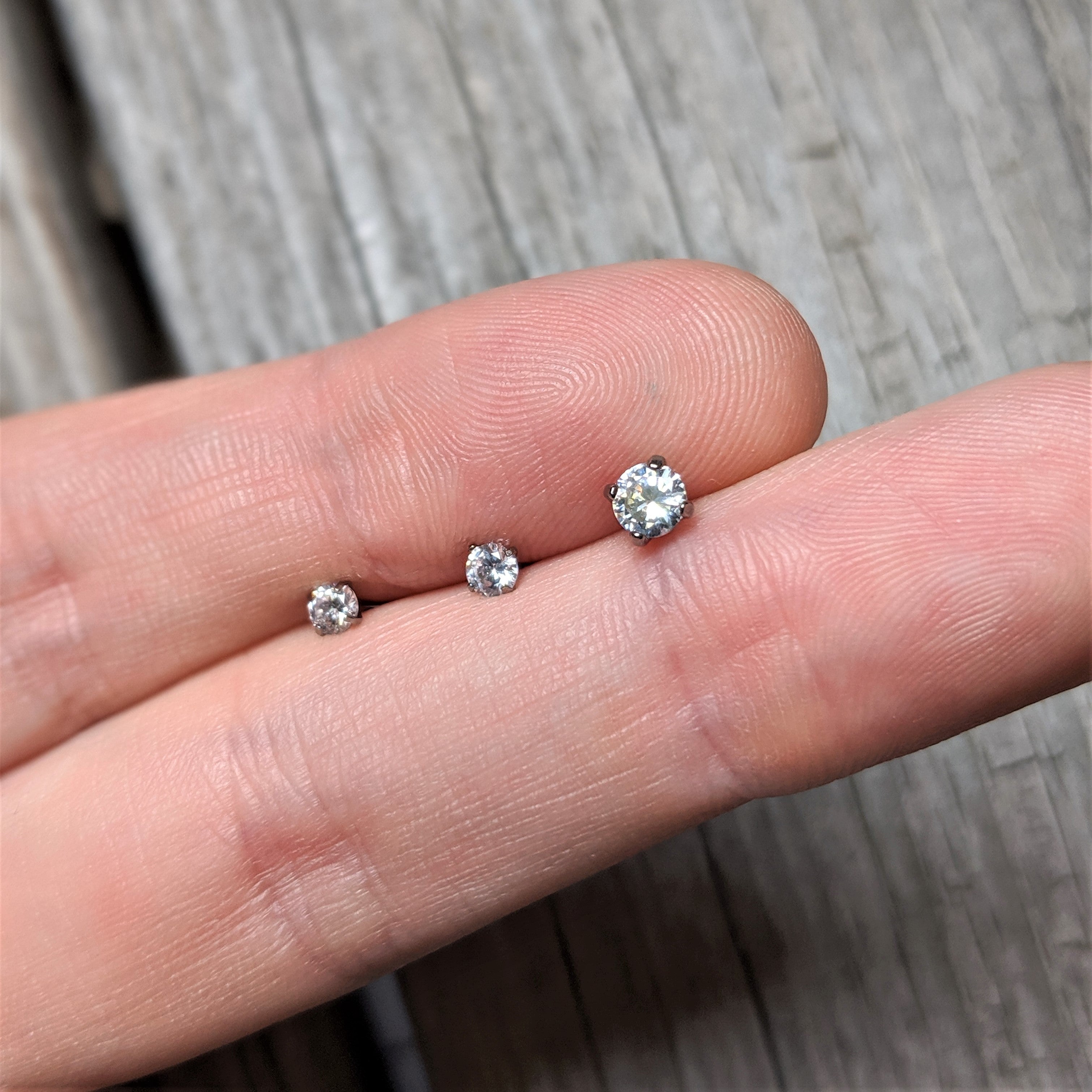 16G 1/4 Clear CZ Gem G23 Titanium 3mm Cartilage Tragus Earring