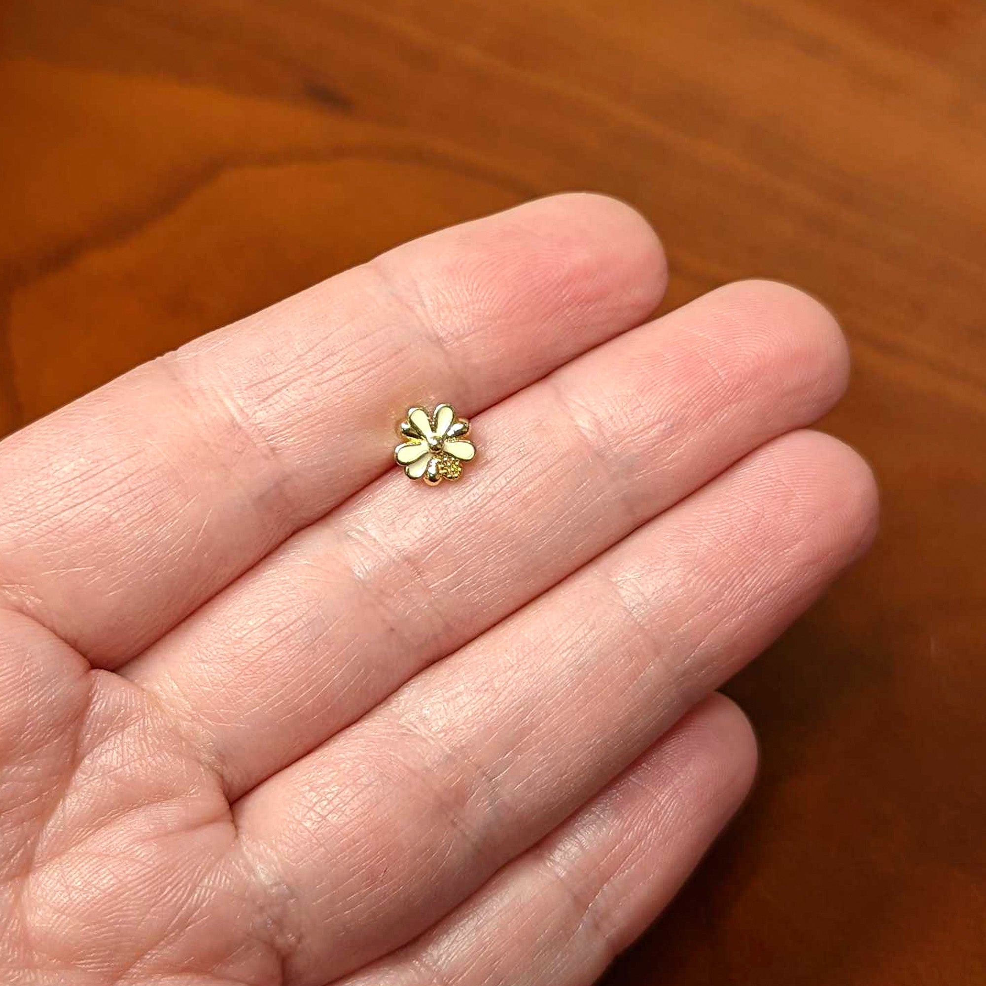 16G 1/4 Gold Tone White Texture Daisy Flower Cartilage Tragus