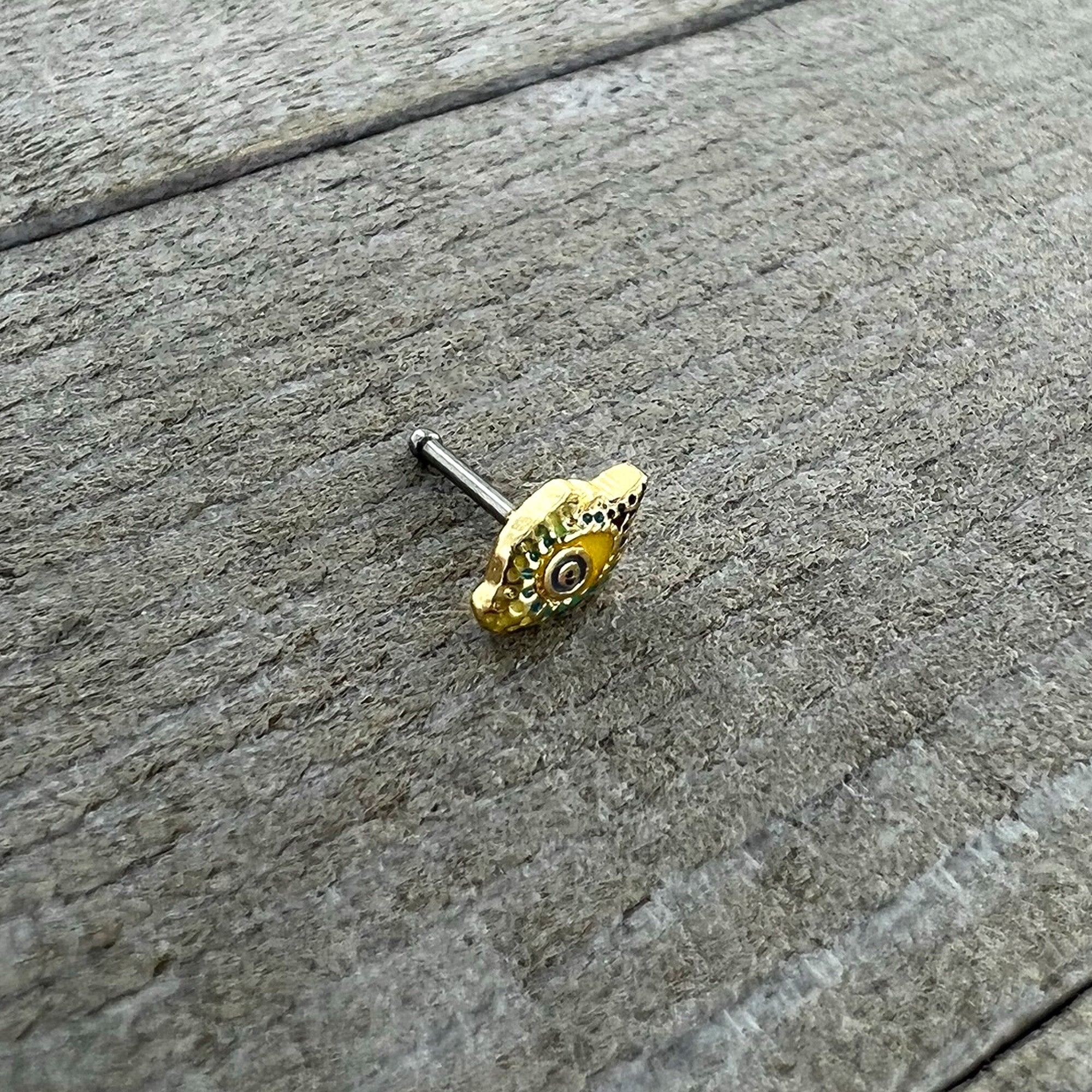 20G 1/4 Bold Peacock Feather Golden Nose Bone