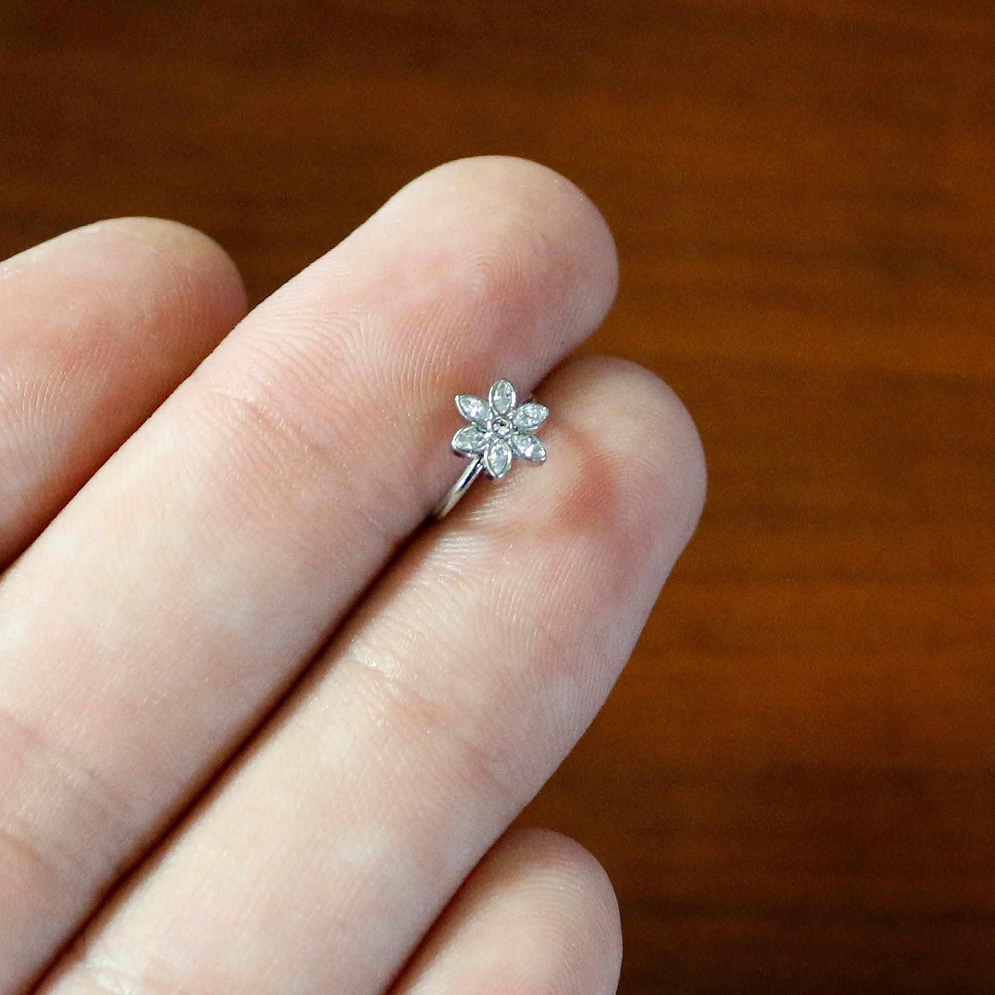 20G 5/16 Clear Gem Fancy Flower Seamless Nose Hoop