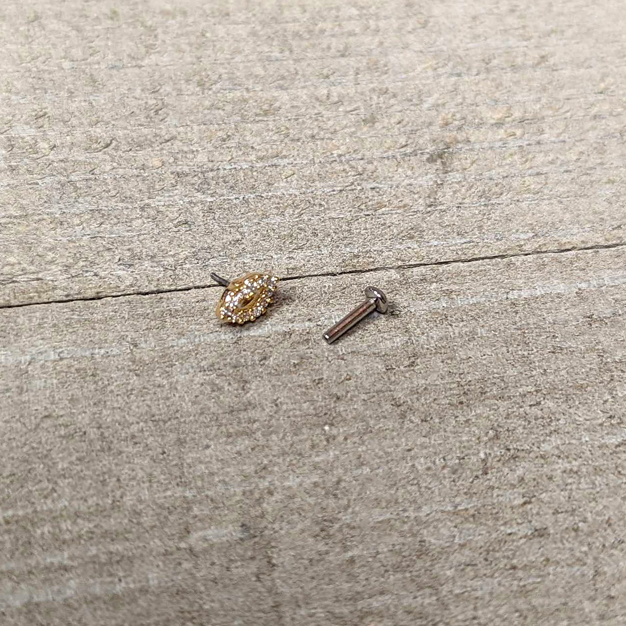 16G 1/4 Clear CZ Gem Kissy Lips Golden Threadless Labret Tragus