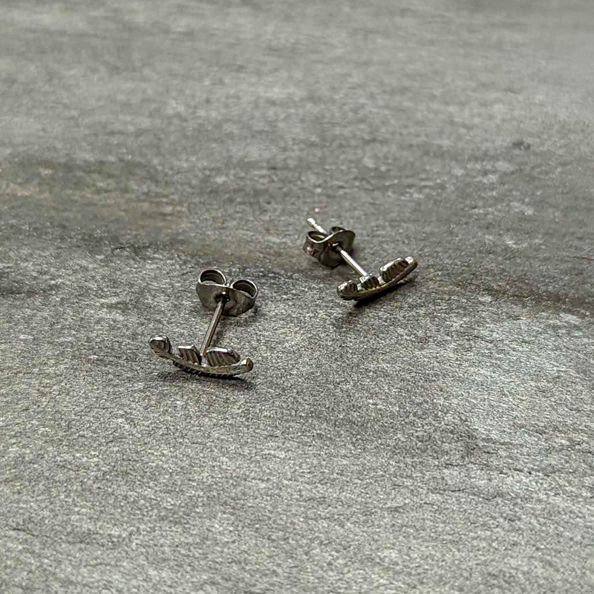 20G ASTM F-136 Implant Grade Titanium Fashion Feathers Stud Earrings