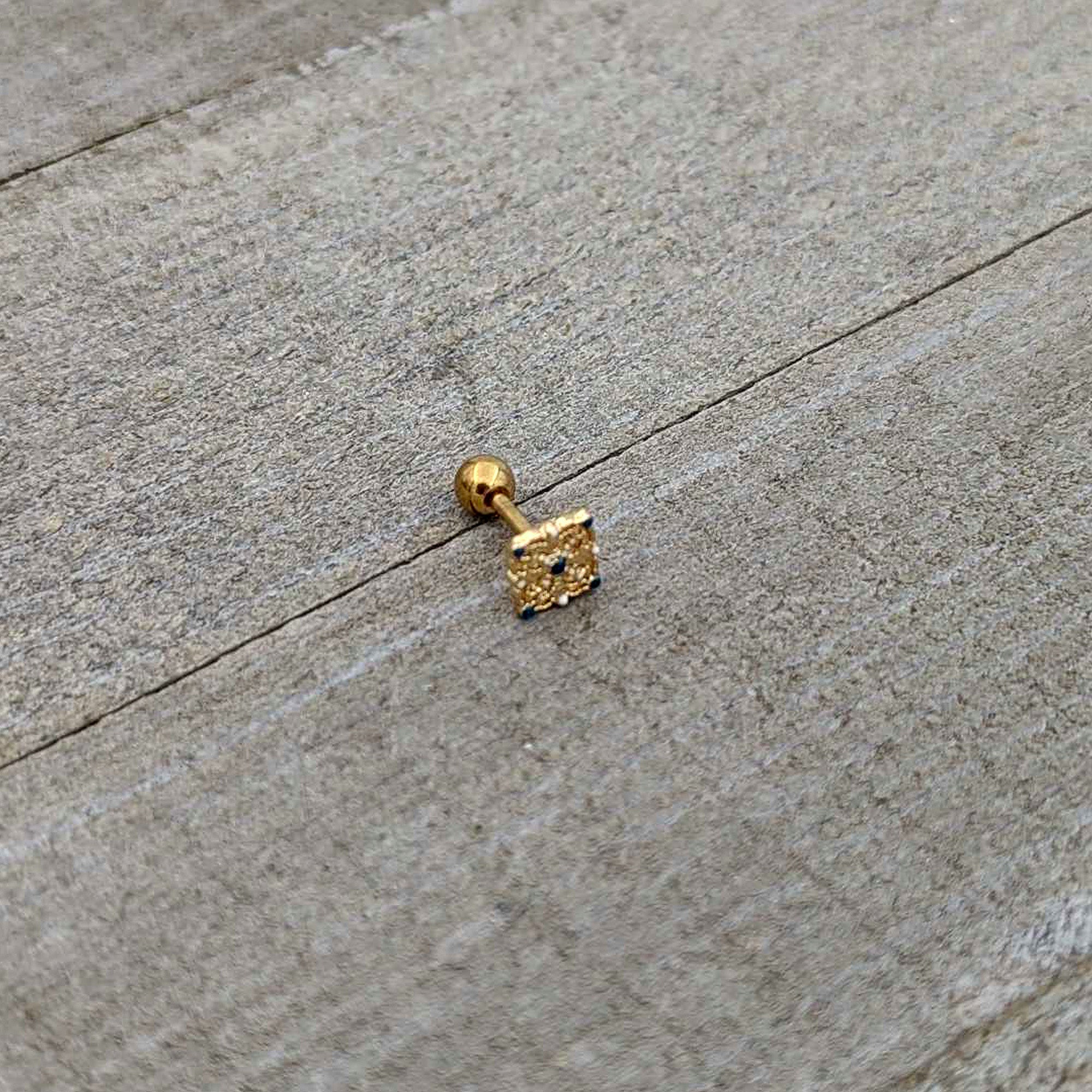 16G 1/4 Blue Gem Gold Tone Lacy Rhombus Cartilage Tragus Earring