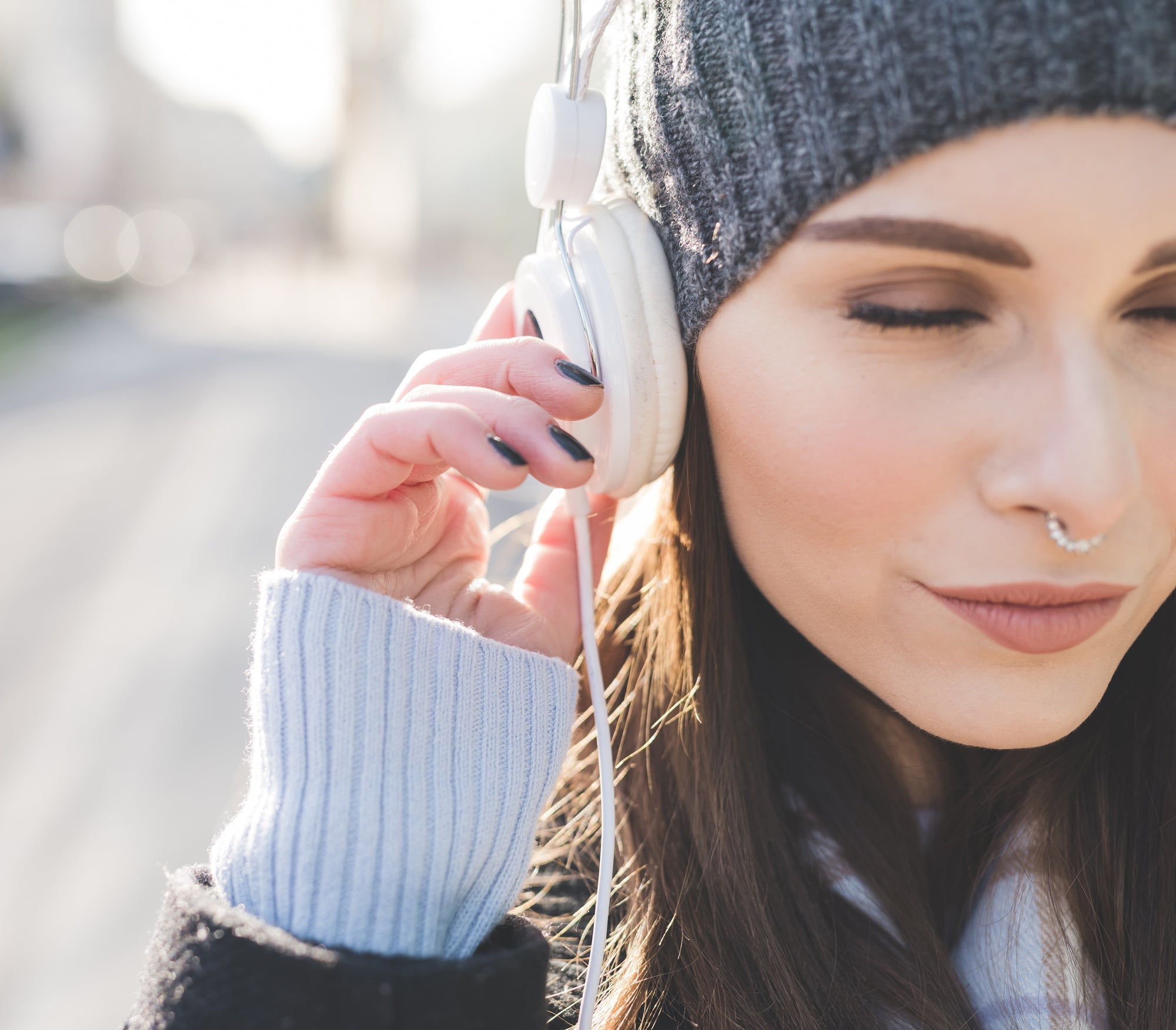 Can hats, headphones & glasses make piercings migrate?