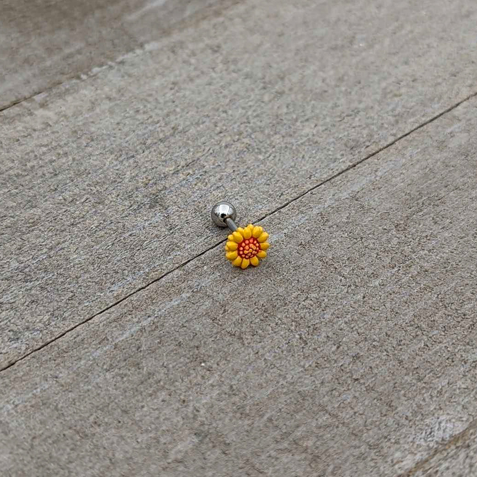 Sunflower 16 Gauge 1/4 Cartilage Earring