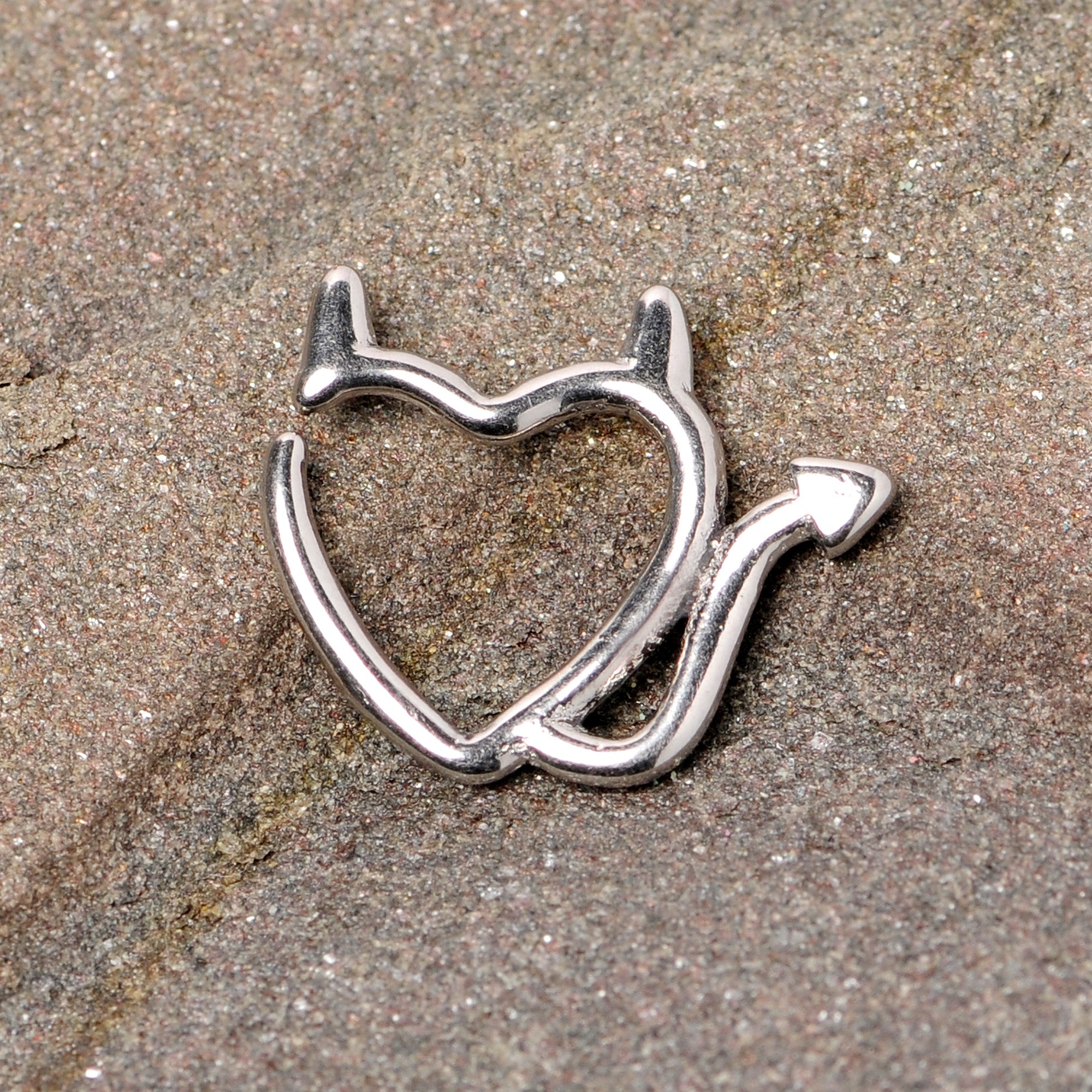 16G 1/4 Little Devil Halloween Heart Closure Ring