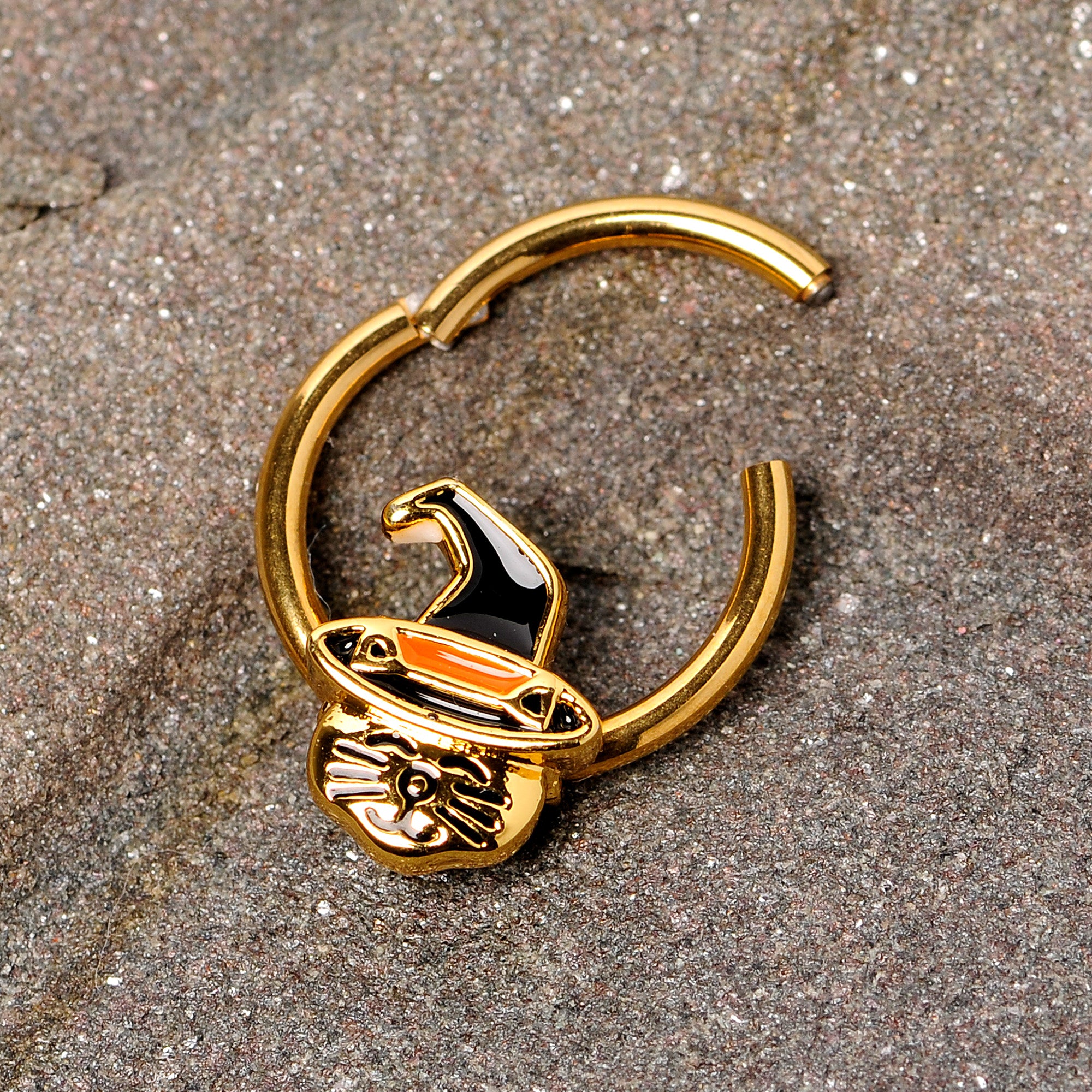 16 Gauge 3/8 Gold Tone Witch Hat Cat Halloween Hinged Segment Ring