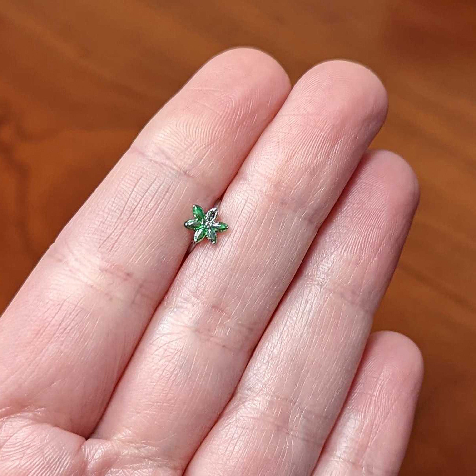 20G 5/16 Green Gem Textured Pot Leaf Nose Hoop