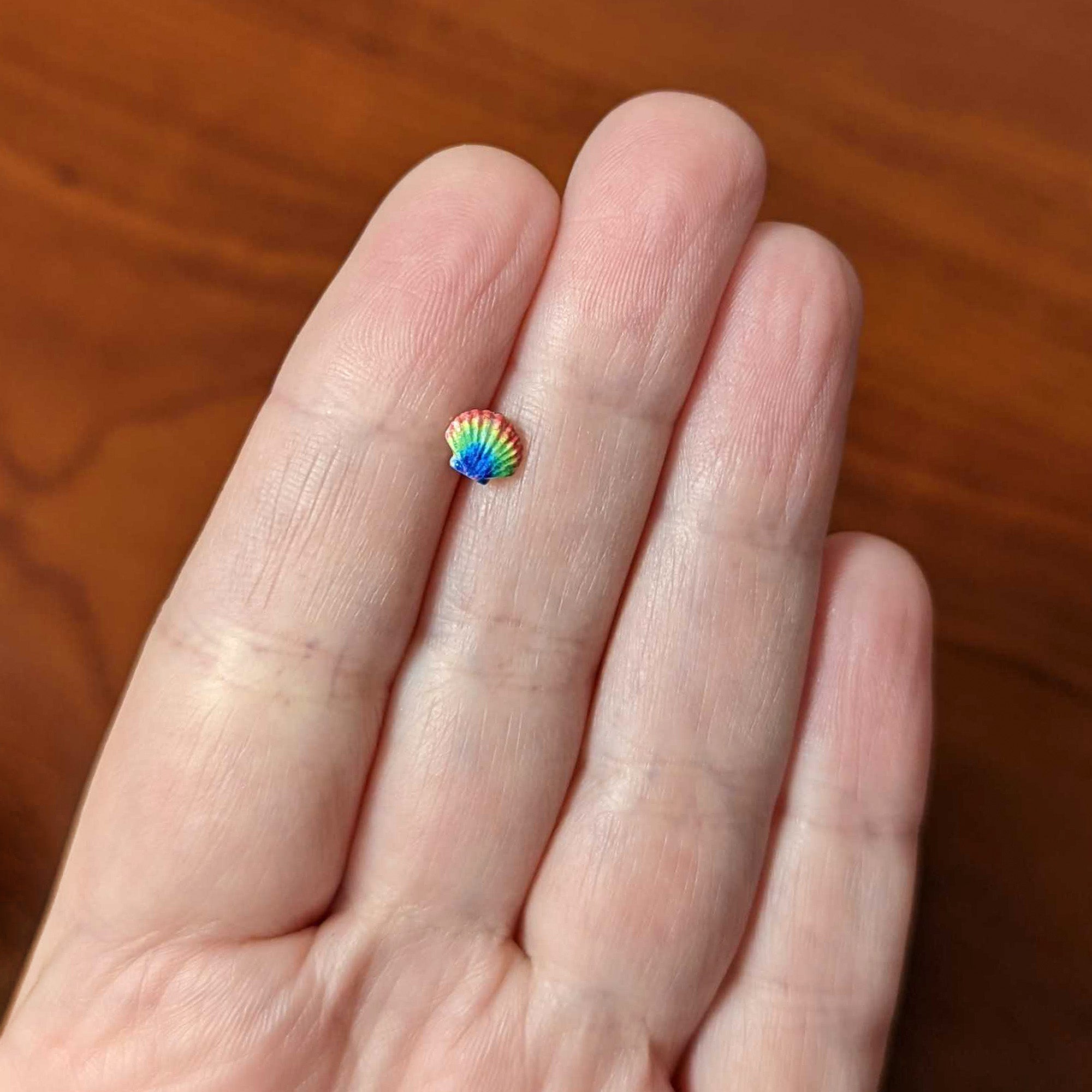 20G 1/4 Gold Tone Rainbow Scallop Shell Nose Bone