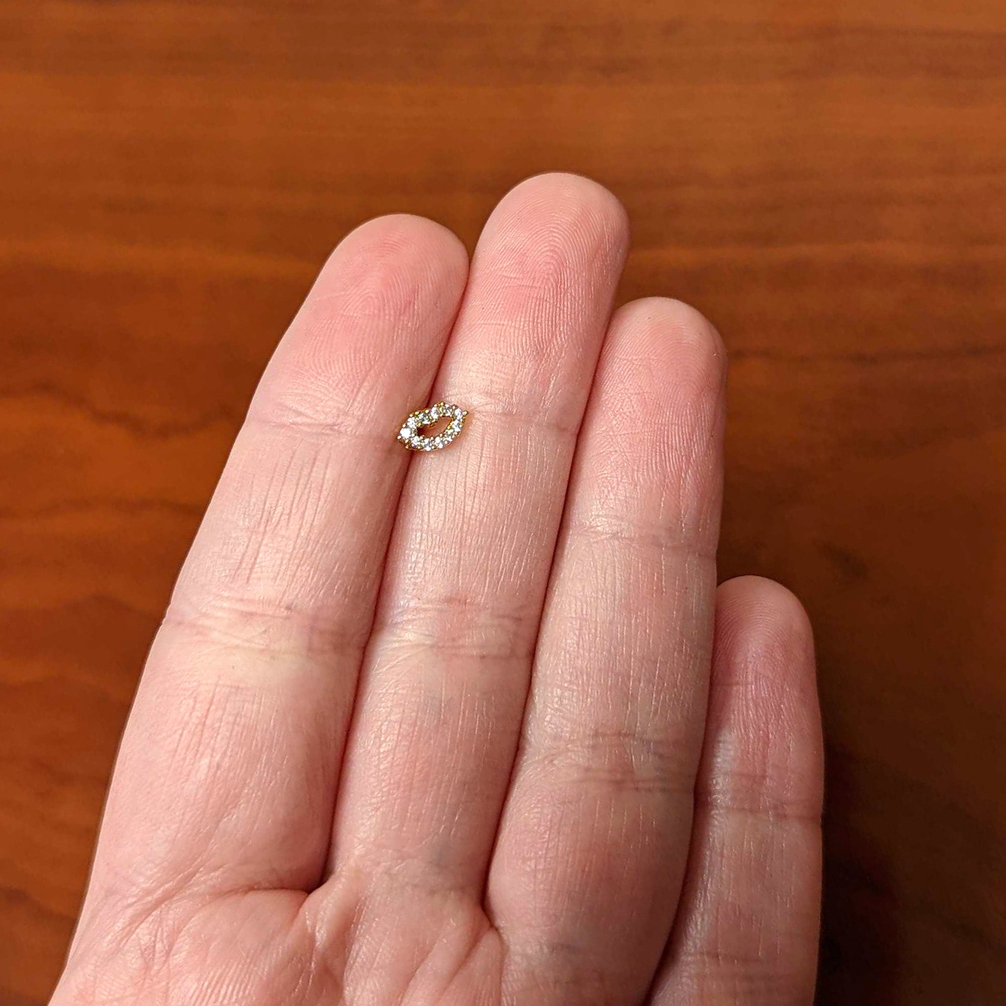 16G 1/4 Clear CZ Gem Kissy Lips Golden Threadless Labret Tragus