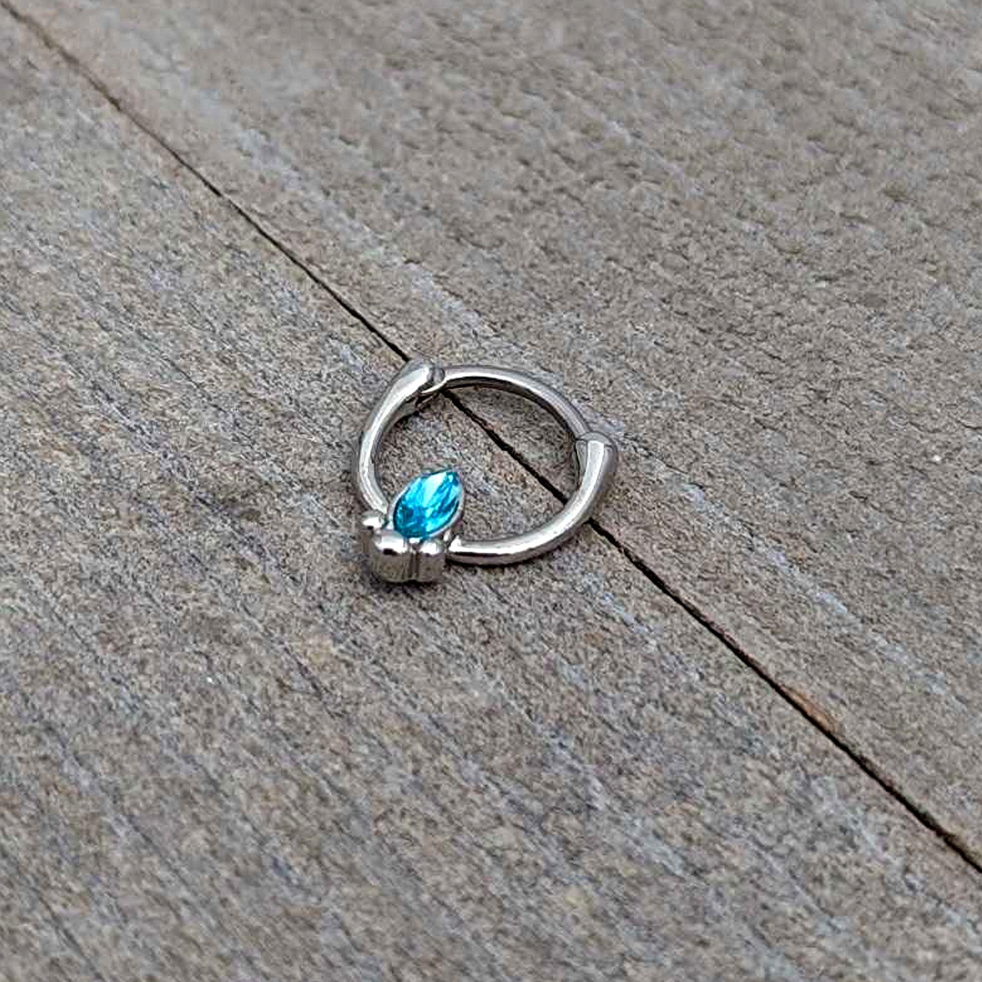 16G 5/16 Blue Gem Deco Oval Cartilage Clicker