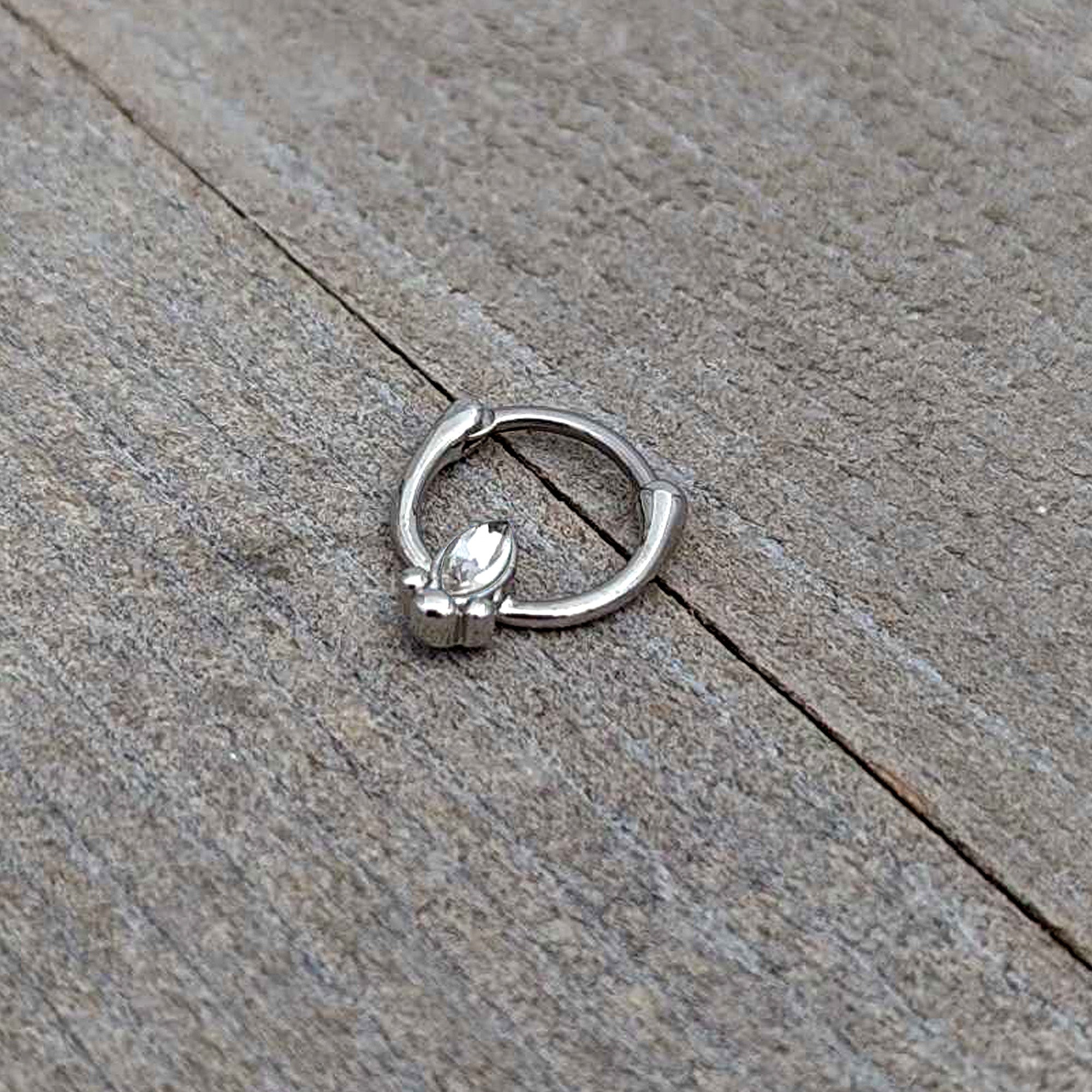 16G 5/16 Clear Gem Deco Oval Cartilage Clicker