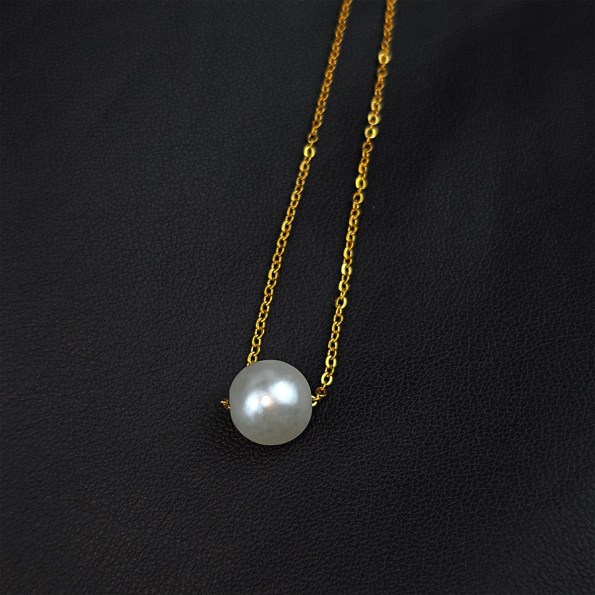 Stainless Steel Gold Tone PVD Chain Necklace Minimalist Pearl Pendant Necklace